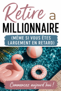 Femme souriante retirant de l'argent à un distributeur