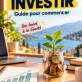 Une femme souriante consulte des documents financiers pour apprendre à investir.